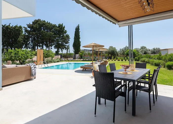 Βίλα Ethria Pool With Heated Jacuzzi *