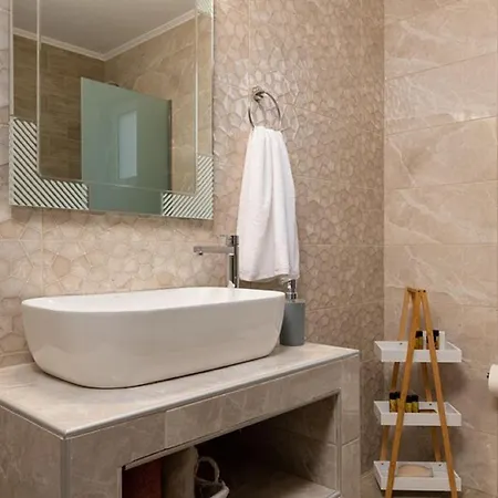 Ethria Pool With Heated Jacuzzi Βίλα