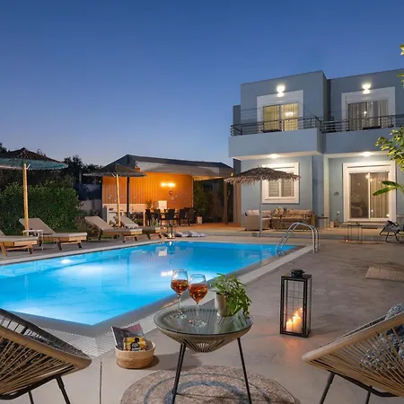 Βίλα Ethria Pool With Heated Jacuzzi