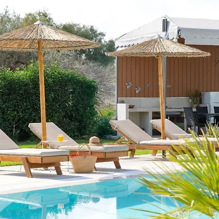 Βίλα Ethria Pool With Heated Jacuzzi