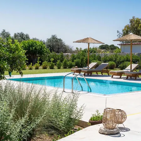 Ethria Pool With Heated Jacuzzi *