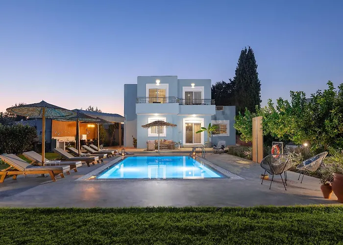 Ethria Pool With Heated Jacuzzi *