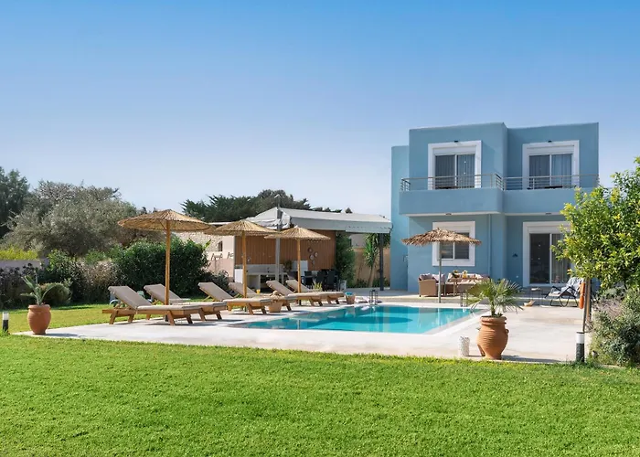 Ethria Pool With Heated Jacuzzi *