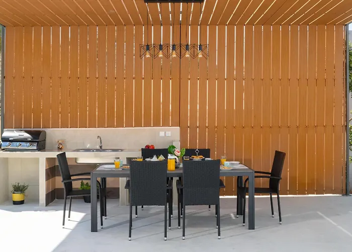 Ethria Pool With Heated Jacuzzi Αφάντου