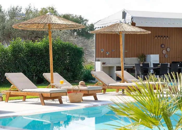 Βίλα Ethria Pool With Heated Jacuzzi