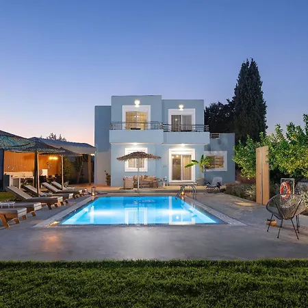 Ethria Pool With Heated Jacuzzi *