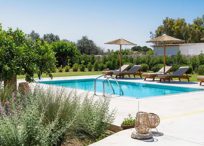 Ethria Pool With Heated Jacuzzi *